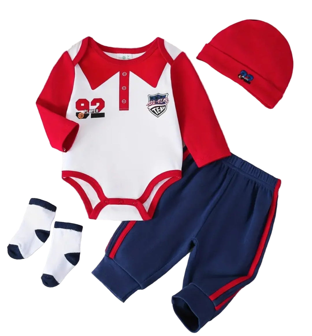 Set: American romper en joggingbroek met muts en sokjes. Romper toont als polo met lange mouw. 