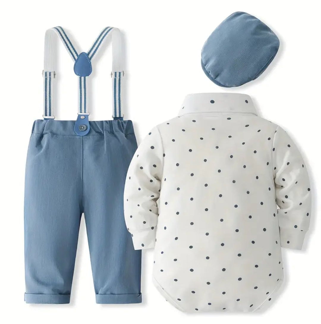 Kerstpak jongen: Rompermet stippen , broek met bretels en bijpassende pet.In blauw en beige verkrijgbaar.