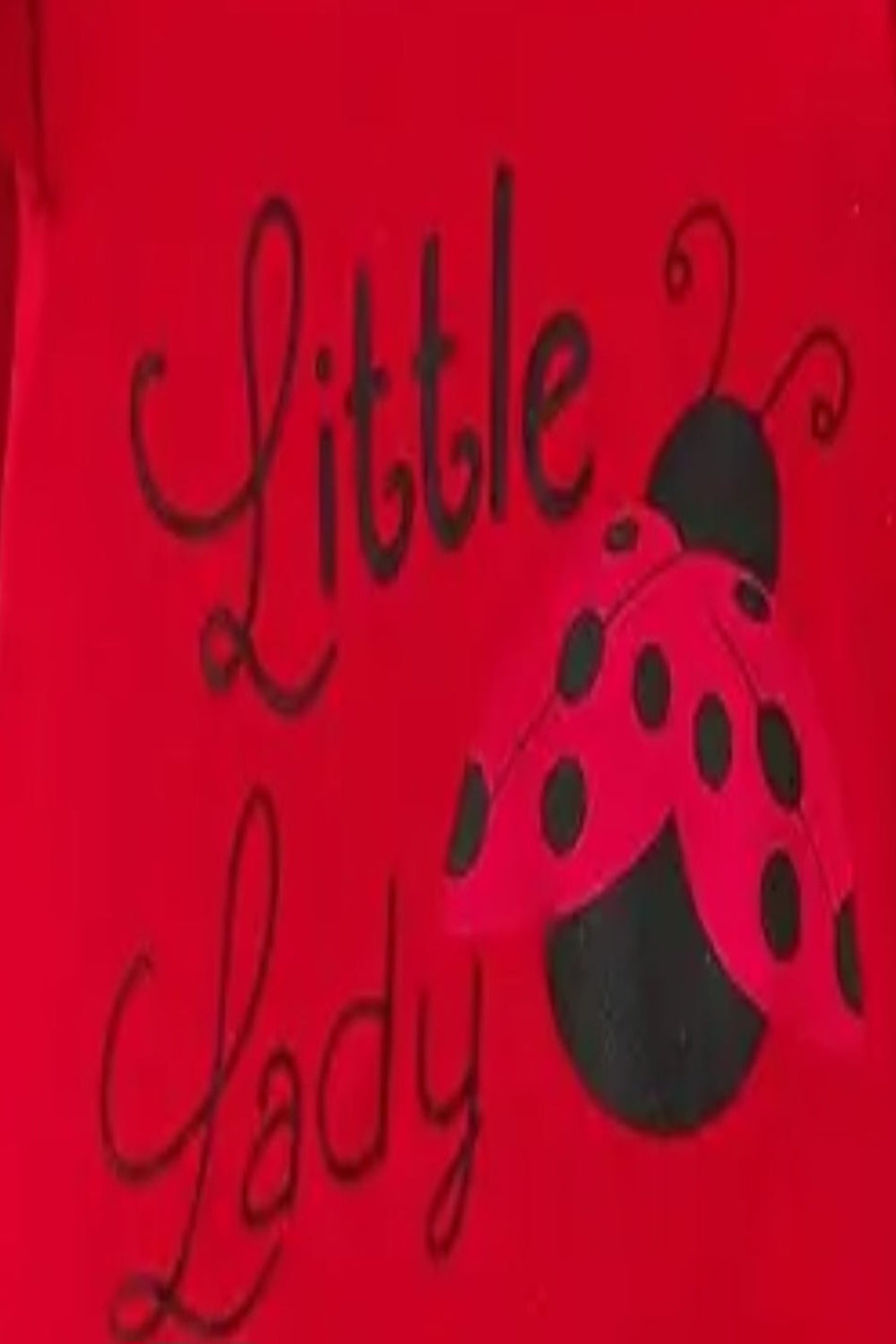 Romper rood met lange mouw en pantalon met lieveheersbeestjes en rode strik (te combineren met de rode gyympjes)