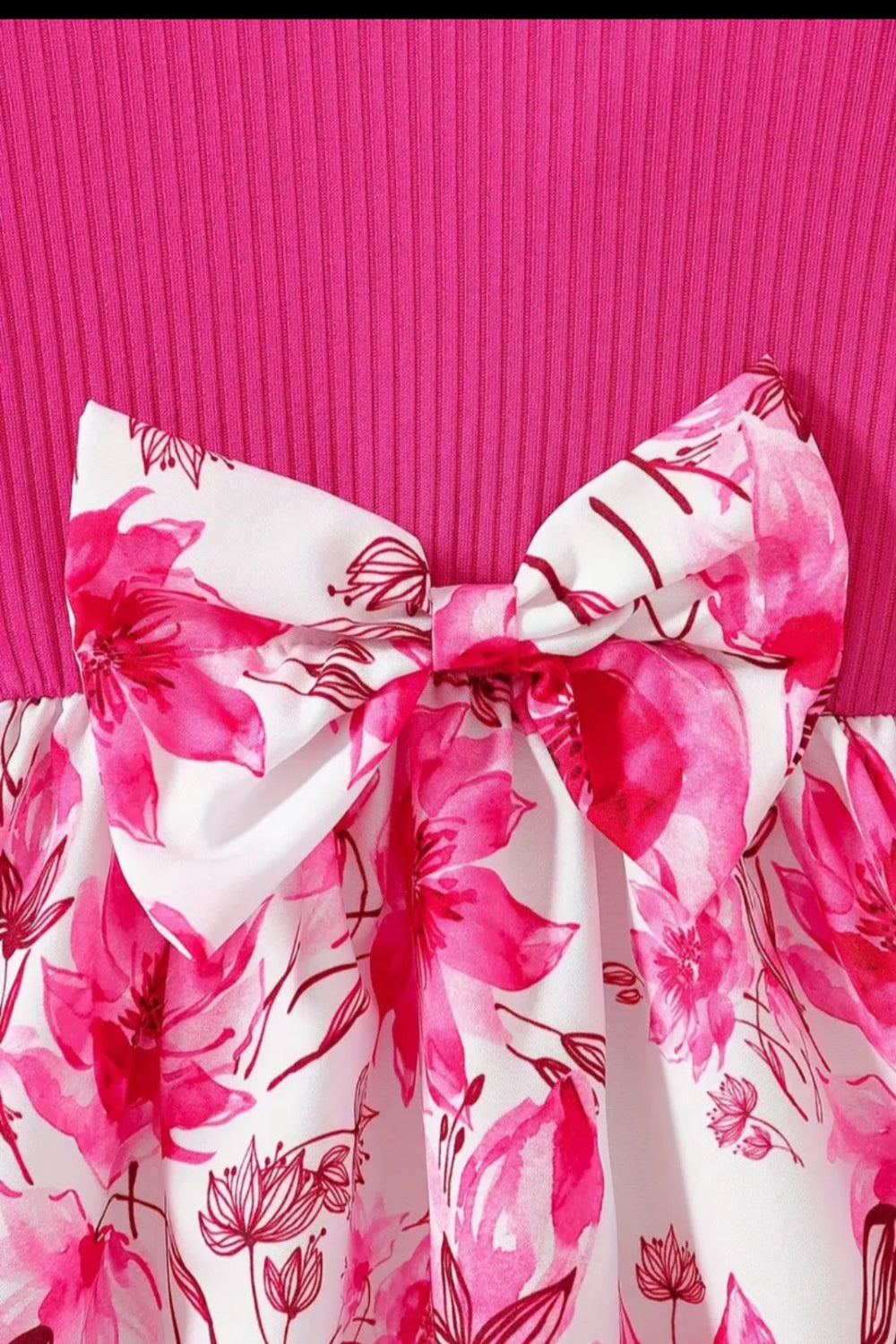 Jurk wit met roze bloemen en strik ( te combineren met de roze schoentjes)