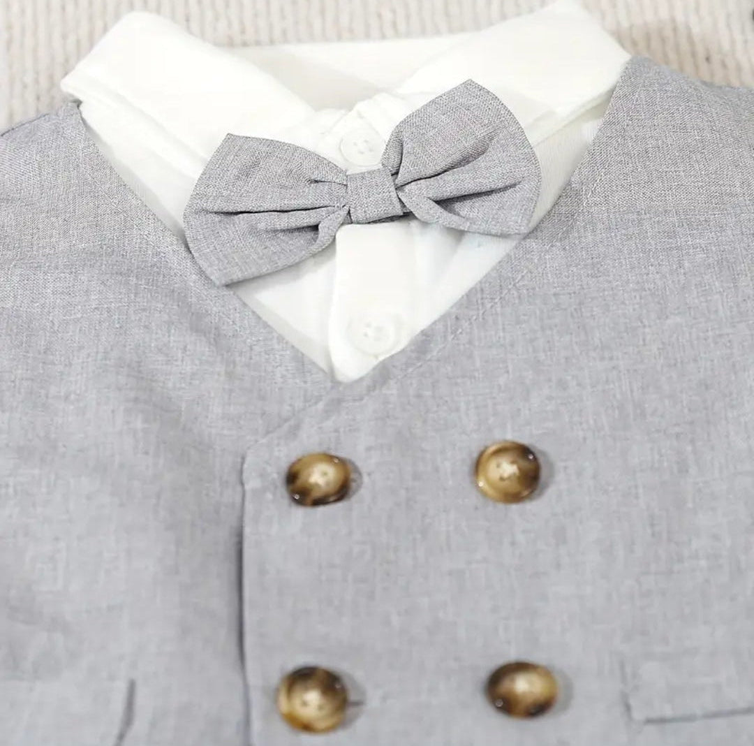 Kerstpak: kaki ,beige  of marineblauw gilet met pantalon en strik met overhemd