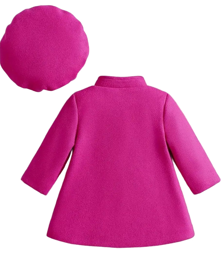 jasje met strik bij de hals met bijpassend baret. In rood, beige of fuchsia leverbaar