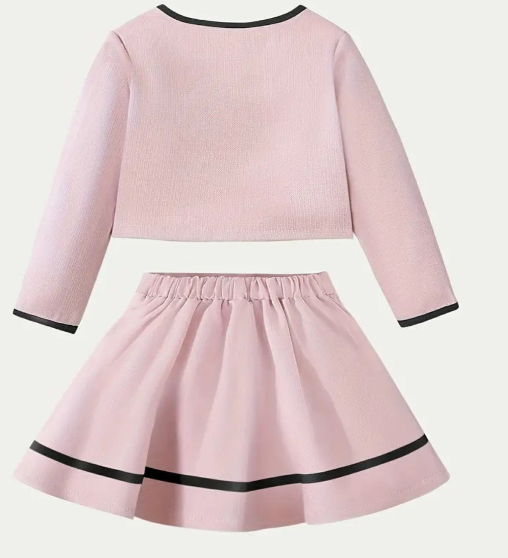 Feestelijk setje: jasje met rokje in oud roze met zwarte accenten