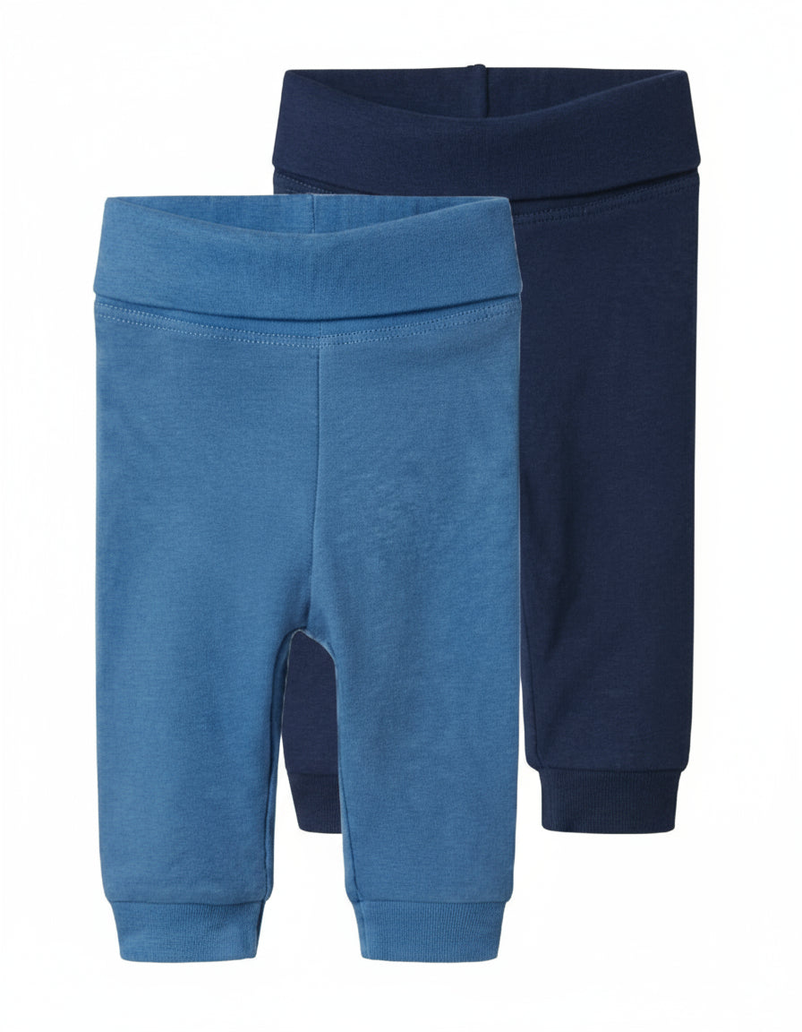 100 % katoenen babysetjes in beige, blauw en roze. Twee joggingbroeken met bijpassend truitje