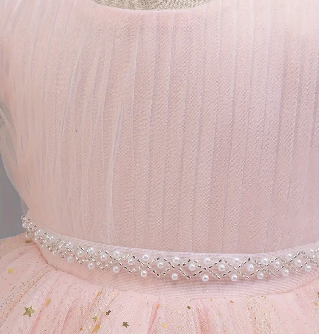 Avondjurk. Mouwloos met wijde tule rok met sterren. Hierin is je kindje een prinsesje! Met mooie pareltjes en een wijde rok.