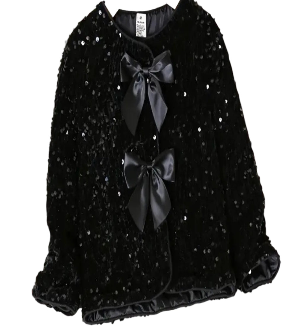 Jasje voorzien van zwarte pailletten en strikjes